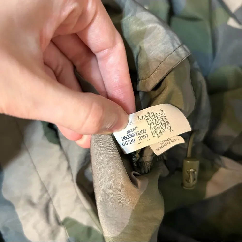 Aerie Offline Camo Lightweight Windbreaker Jacket Size Small - Picture 9 of 9